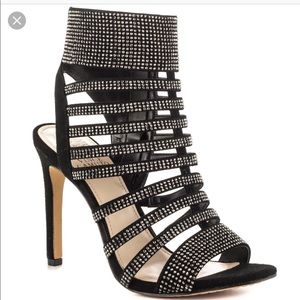 NIB VINCE CAMUTO TRUE SUEDE HEELS